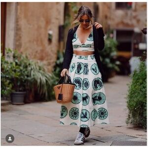 NWT Zara Green and White Crop Top vacation size S
🚨price firm